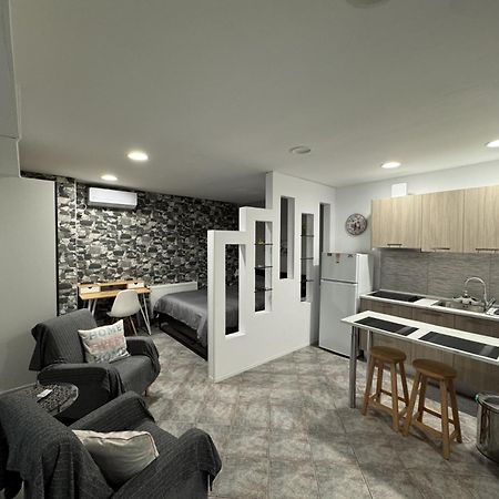 Aphrodite Studio Near Athens Floisvos Marina Ngoại thất bức ảnh